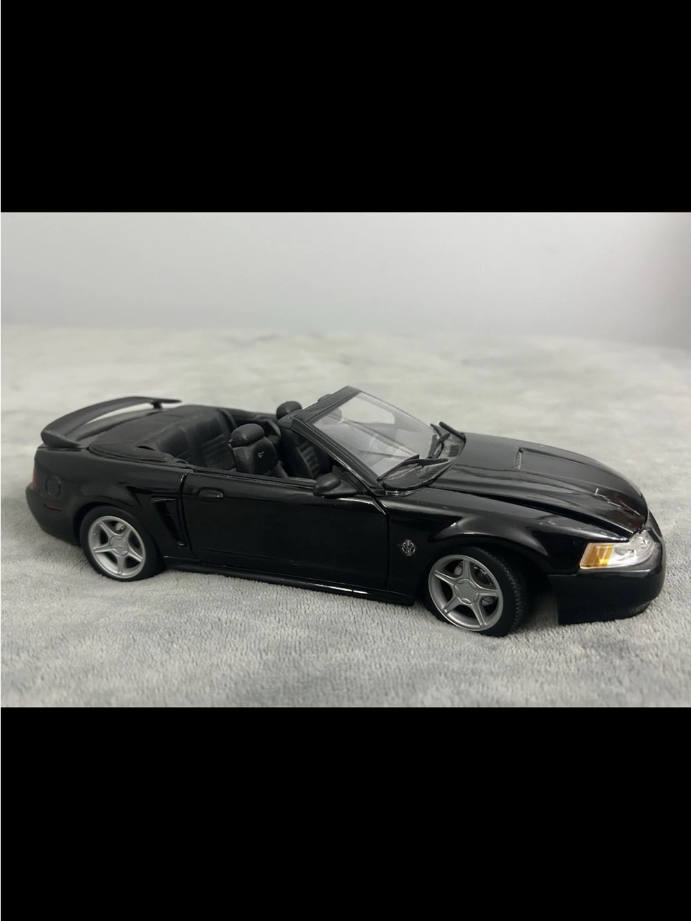 Maisto 1999 Ford Mustang GT convertible black 1:18 diecast